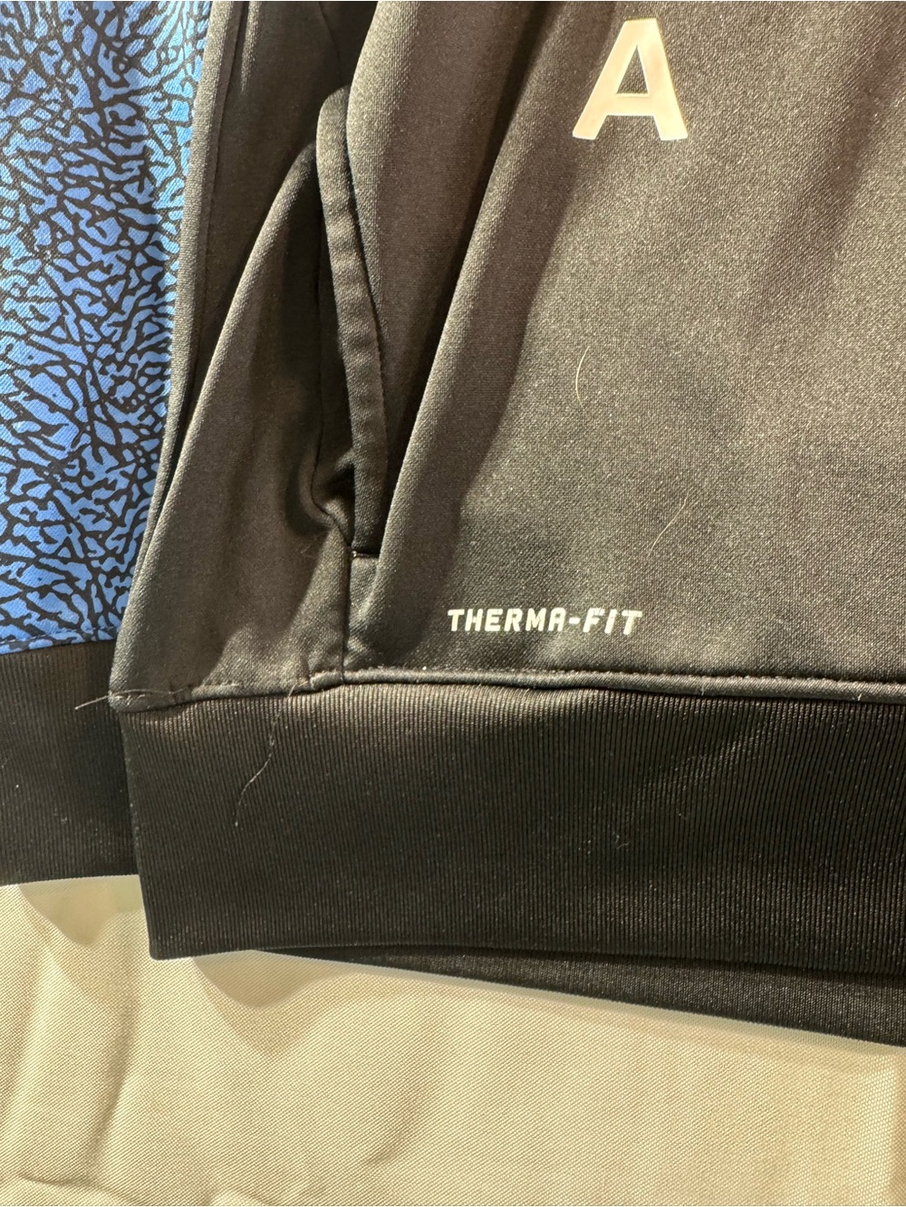 Nike Air Medium Black Hoodie with Red Jumpman Therma-Fit - Picture 2 of 5